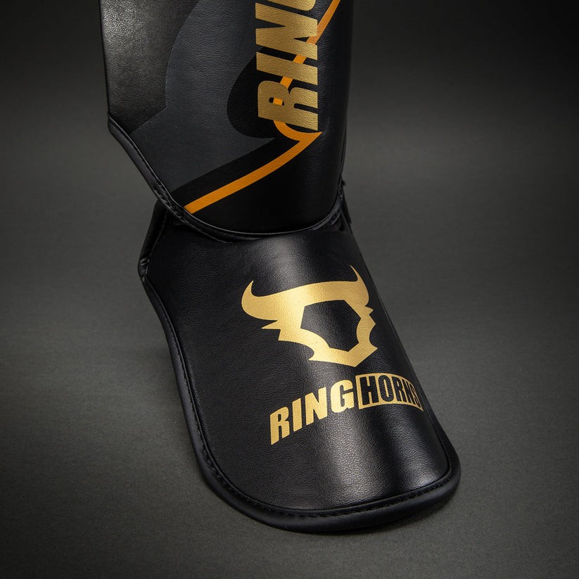 Протектори за крака - Ringhorns Charger by Venum Shin Guards - Black/Gold