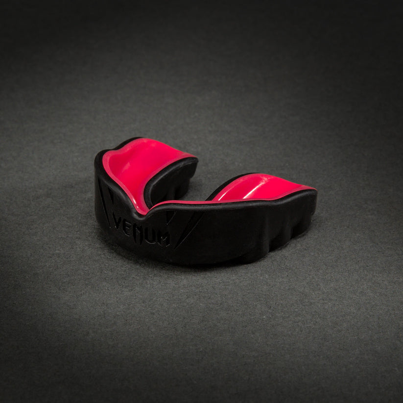 Протектор за уста - Venum Challenger Mouthguard - Black/Raspberry