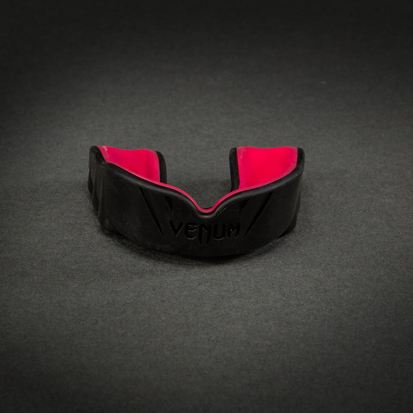 Протектор за уста - Venum Challenger Mouthguard - Black/Raspberry - Image 2